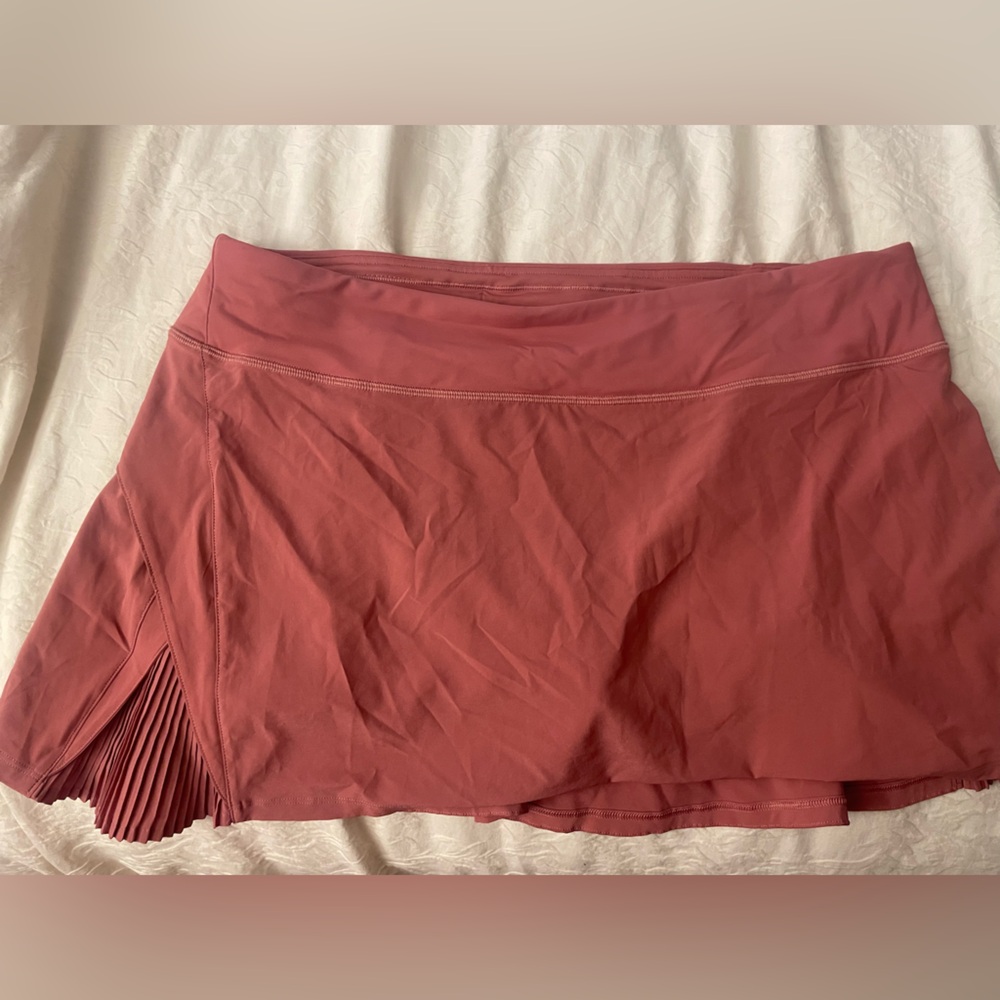 Lululemon play off the pleats mid rise skirt in dusty rose